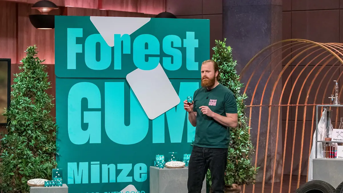 Thomas Krämer aus Köln präsentiert das plastikfreie Kaugummi "Forest Gum".