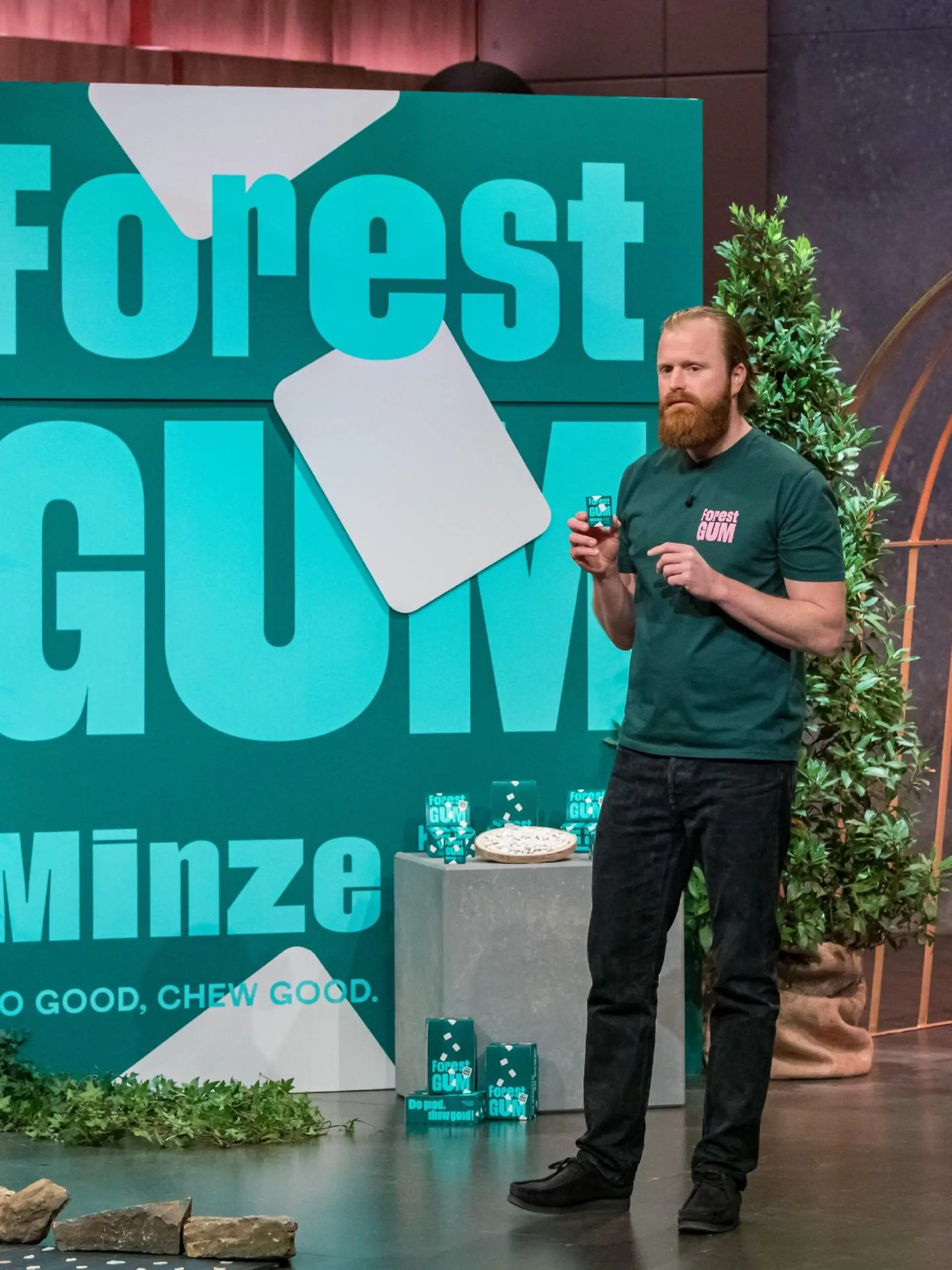 Thomas Krämer aus Köln präsentiert das plastikfreie Kaugummi "Forest Gum".
