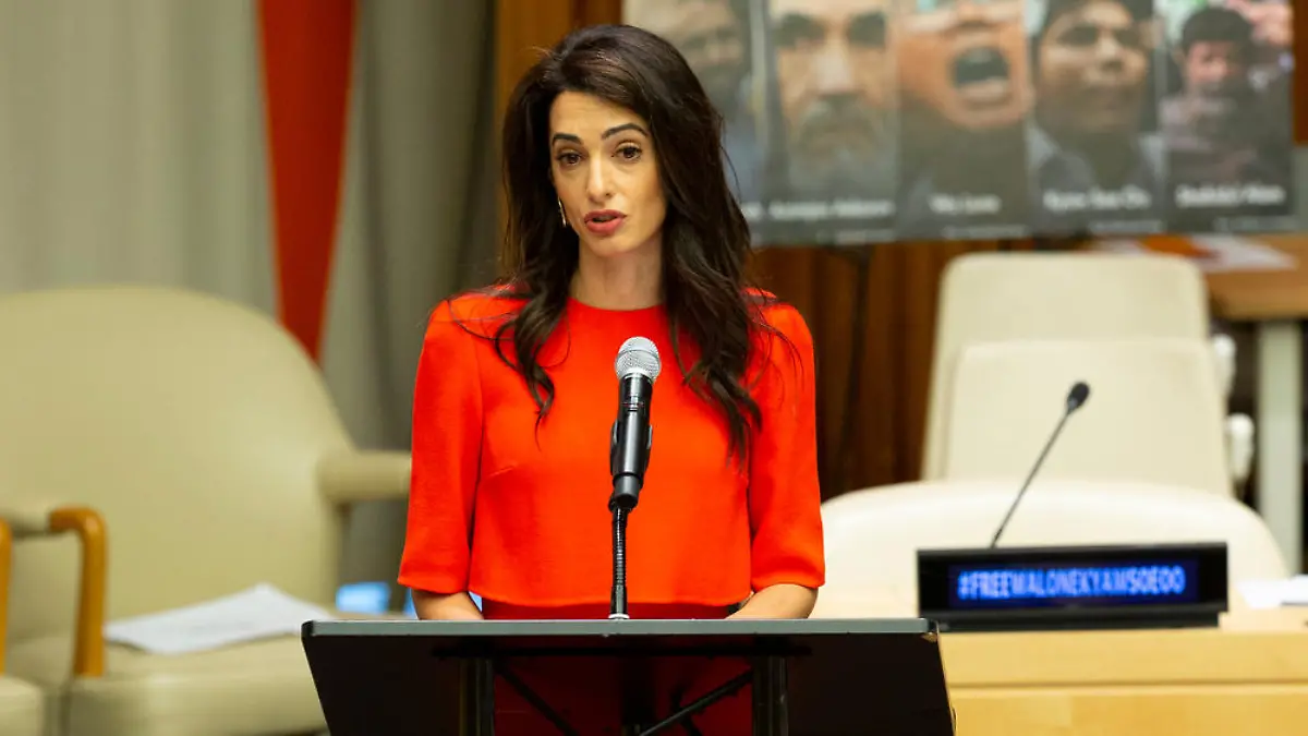 Amal Clooney tritt als Sonderbeauftragte Großbritanniens zurück