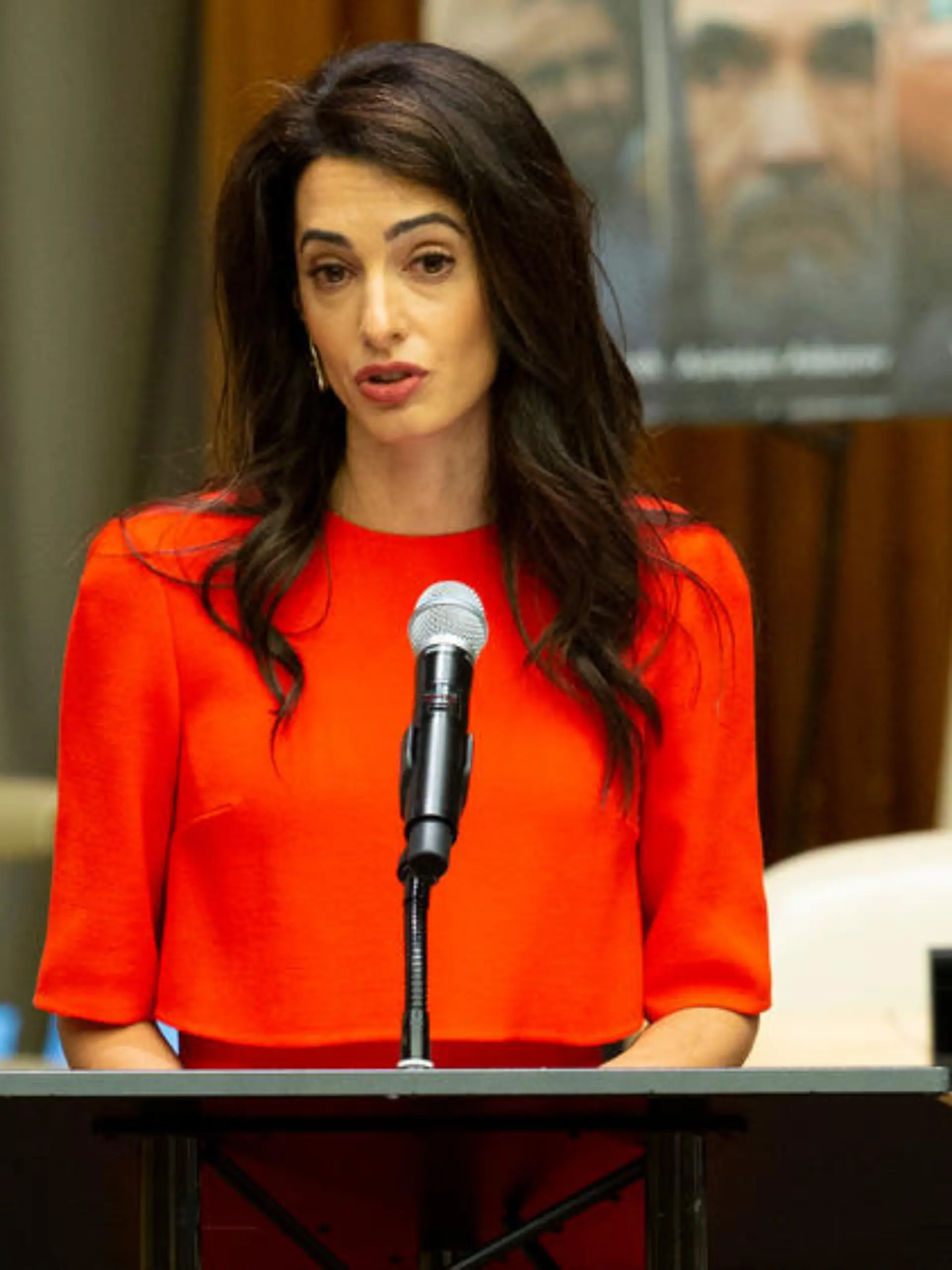 Amal Clooney tritt als Sonderbeauftragte Großbritanniens zurück