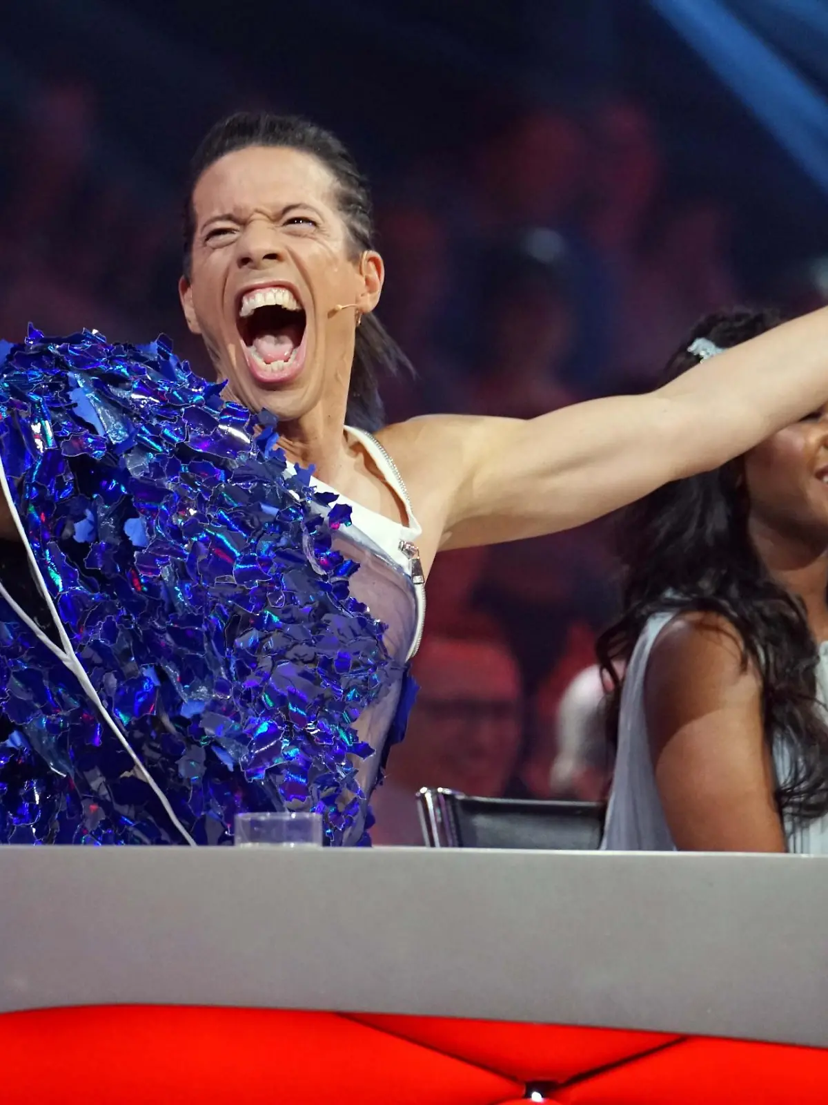 Die Jurymitglieder Jorge Gonzalez und Motsi Mabuse. 

Verwendung der Bilder für Online-Medien ausschließlich mit folgender Verlinkung:'Alle Infos zu 'Let's Dance' im Special bei RTL.de: http://www.rtl.de/cms/sendungen/lets-dance.html