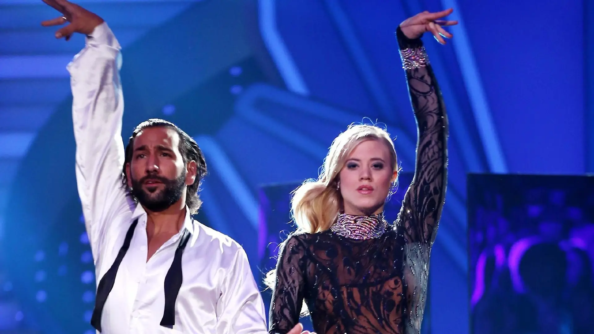 Larissa Marolt und Massimo Sinató      Verwendung der Bilder für Online-Medien ausschließlich mit folgender Verlinkung:"Alle Infos zu "Let's Dance" im Special bei RTL.de: www.rtl.de/cms/sendungen/lets-dance.html