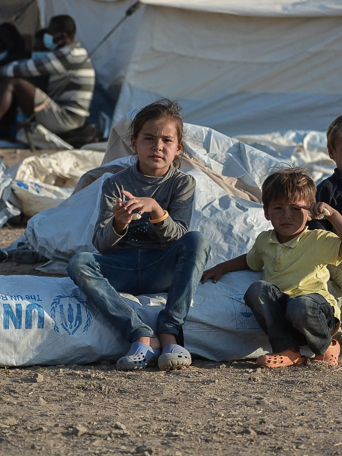  Registrierung für die Aufnahme und Unterbringung von Flüchtlingen und Einwanderern im neuen vorübergehenden Aufnahmelager für Flüchtlinge in Kara Tepe auf der griechischen Insel Lesbos am Samstag, den 12. September 2020. Tausende Flüchtlinge leben auf Lesbos seit den Bränden im zerstörten Camp von Moria auf der Straße. Neue Struktur in Kara Tepe *** Registration for the reception and accommodation of refugees and immigrants in the new temporary reception camp for refugees in Kara Tepe on the Greek island of Lesbos on Saturday 12 September 2020 Thousands of refugees live on Lesbos since the fires in the destroyed camp of Moria on the road New structure in Kara Tepe PUBLICATIONxNOTxINxGRE ANE5143176