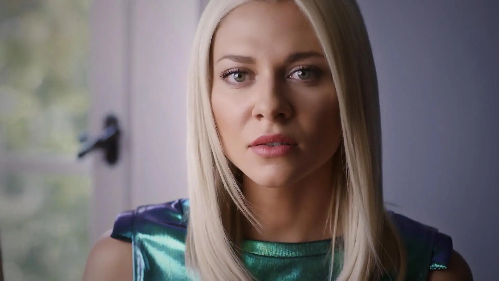 Exklusiver Trailer zu "SUNNY - Wer bist du wirklich?" Nichts ändert sich, bis du dich änderst!