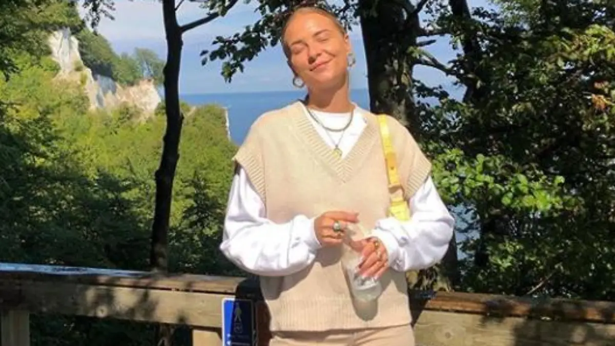 Pullunder-Trend bei Influencerin Emma Moldt.