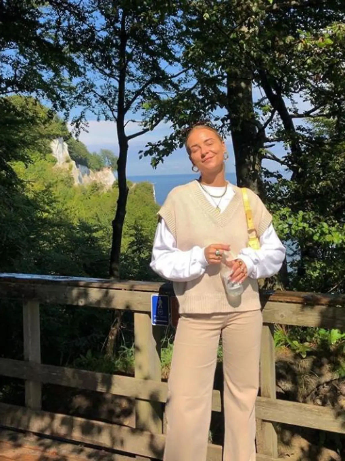 Pullunder-Trend bei Influencerin Emma Moldt.