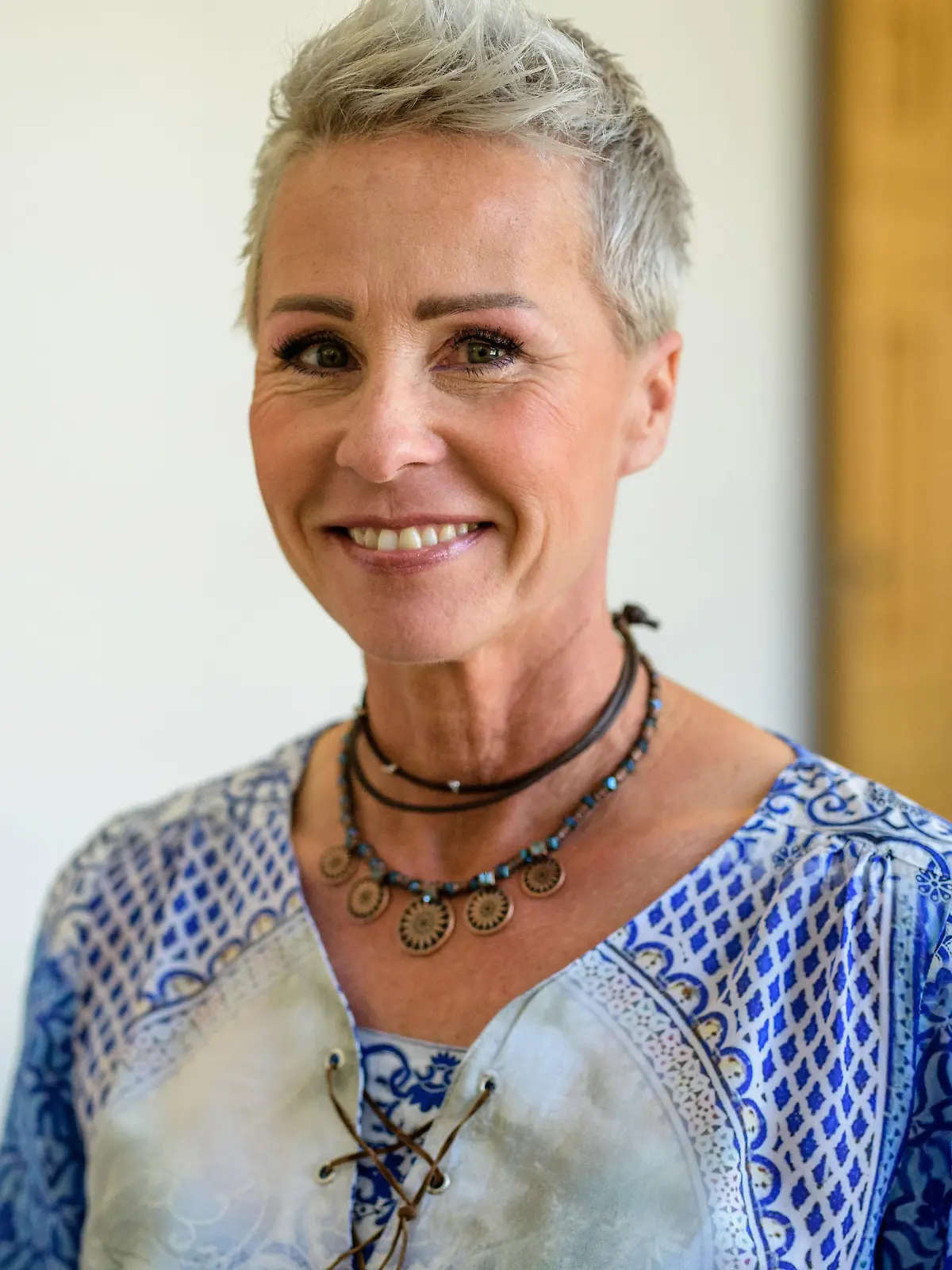 Da freut sich jemand auf ihr anstehendes Projekt: Sonja Zietlow wird in der kommenden Staffel von "The Masked Singer" als Jurorin mitwirken.