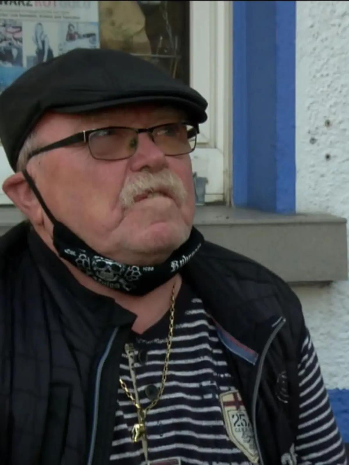 Am Morgen nach den Kommunalwahlen in NRW wird das Ergebnis auch im privaten Umfeld stark diskutiert. Um die Stimmung abzubilden, interviewt der erfahrene RTL/ntv-Reporter Ulrich Klose dafür Manfred aus dem Ruhrgebiet, der die Wahl-Ergebnisse vor einem Kiosk-Büdchen auf seine ganz eigene Art und Weise analysiert.