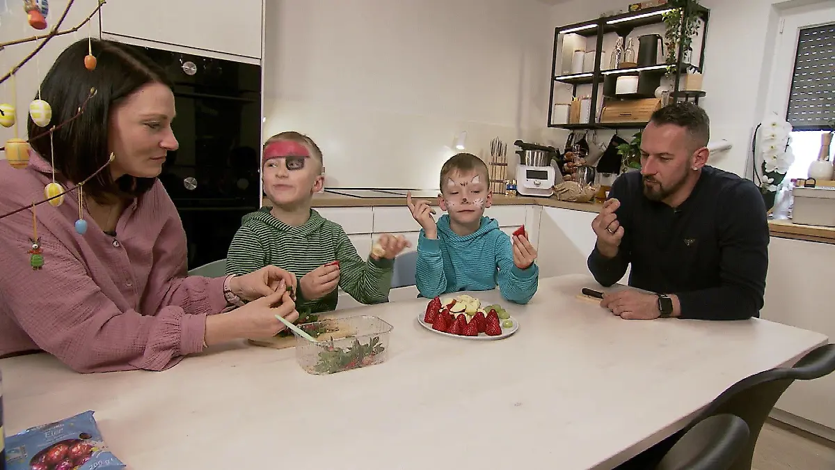 Familie Bukovsky beim Essen.