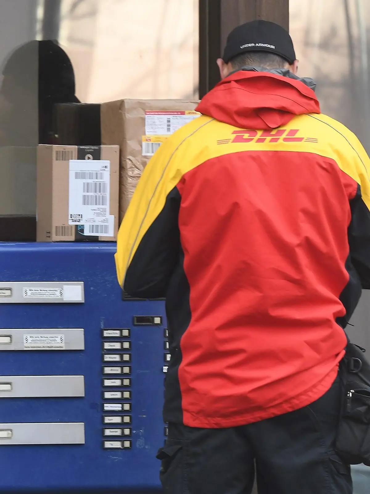 Der DHL-Bote hat niemanden angetroffen? Das ist sowohl für ihn als auch den Empfänger ärgerlich!