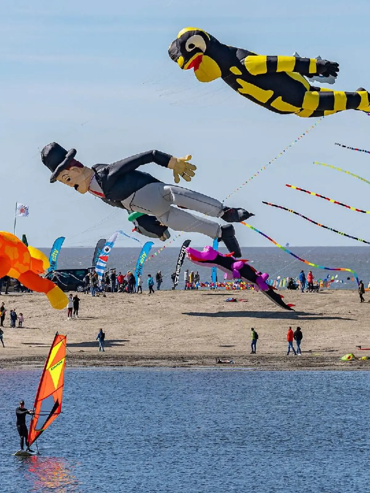 Die Büsumer Drachenflugtage sind ein Spektakel für die ganze Familie und finden 2023 zum achten Mal statt.