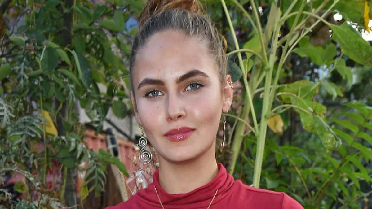  Elena Carriere beim Dawid Tomaszewski Drops of Time Spring / Summer 2021 Fashion Event im Anomalie Art Club in Berlin am 12.09.2020 *** Elena Carriere at the Dawid Tomaszewski Drops of Time Spring Summer 2021 Fashion Event at the Anomalie Art Club in Berlin on 12 09 2020