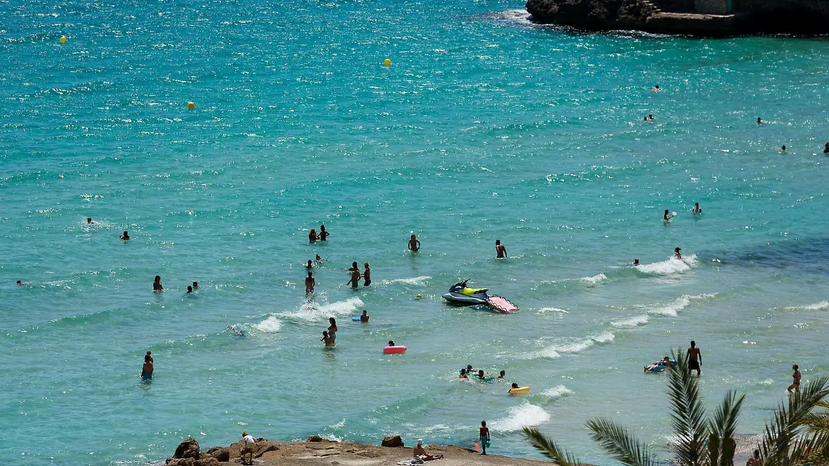 Mallorca GER, Themenfoto, Urlaub auf Mallorca, Tourismus in Zeiten der Corona-Pandemie, Sommerurlaub, 21.06.2020 GER, Themenfoto, Urlaub auf Mallorca, Tourismus in Zeiten der Corona-Pandemie, Sommerurlaub, Touristen unter der Sonne, Strand, Platja Cala Major. 21.06.2020, *** Mallorca GER, theme photo, holidays in Mallorca, tourism in times of Corona pandemic, summer holidays, 21 06 2020 GER, theme photo, holidays in Mallorca, tourism in times of Corona pandemic, summer holidays, tourists under the sun, beach, Platja Cala Major 21 06 2020, Copyright: xEibner-Pressefoto/DimitrixDrofitx EPddh