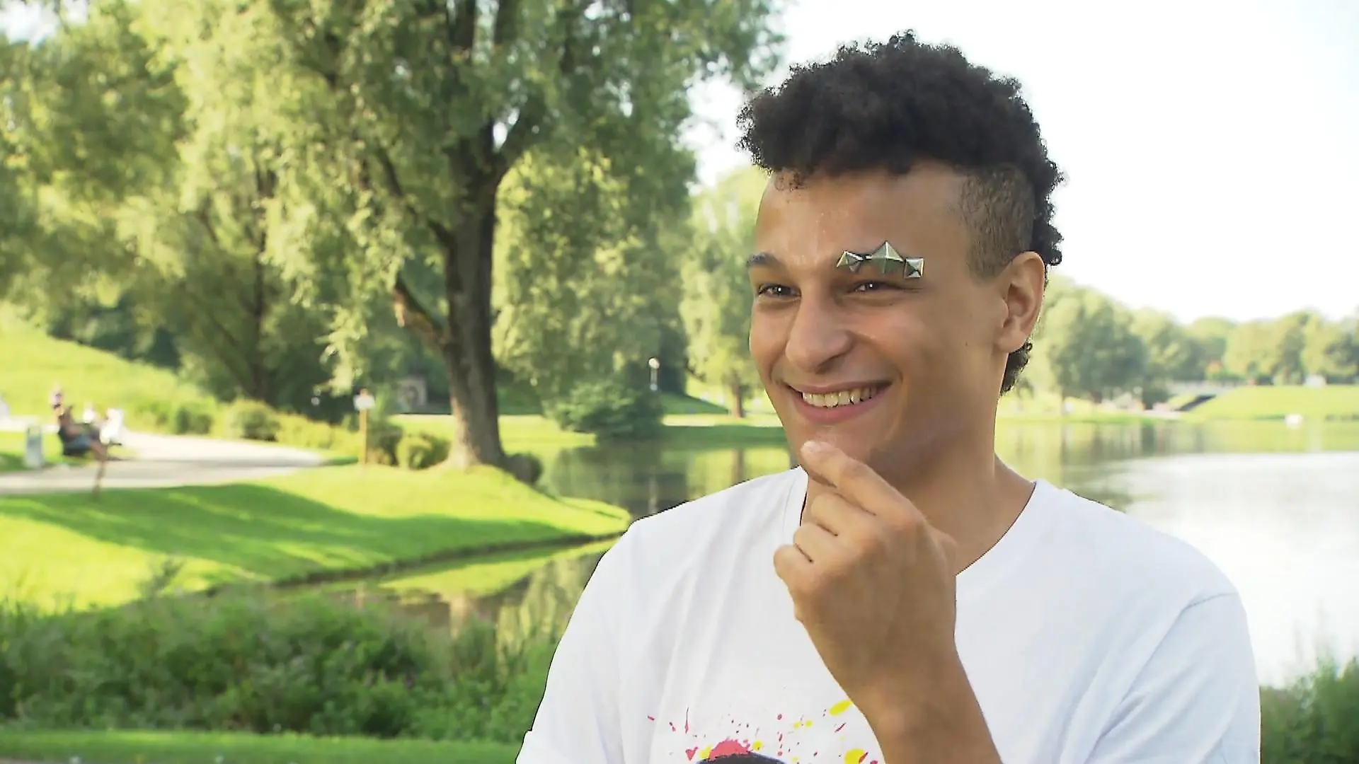 Seine Freunde erkannten Prince Damien sofort Die erste "Big Performance"-Maske ist gefallen