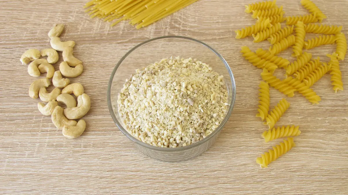 Cashew-Nüsse werden schnell zu einem Parmesan-Ersatz.