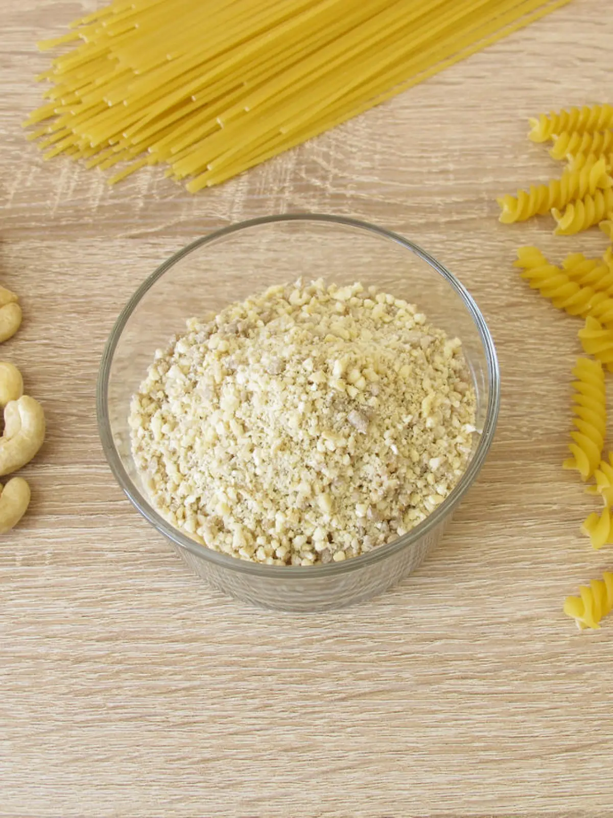 Cashew-Nüsse werden schnell zu einem Parmesan-Ersatz.