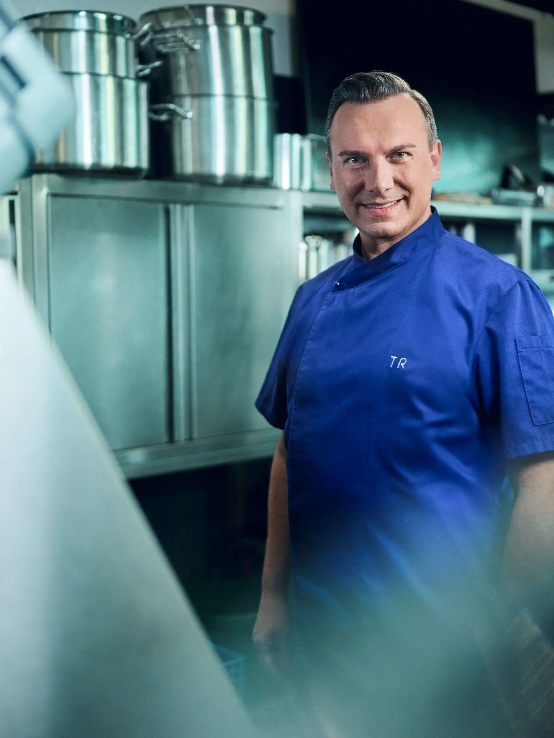 Spitzenkoch Tim Raue
Die Verwendung des sendungsbezogenen Materials ist nur mit dem Hinweis und Verlinkung auf RTL+ gestattet.