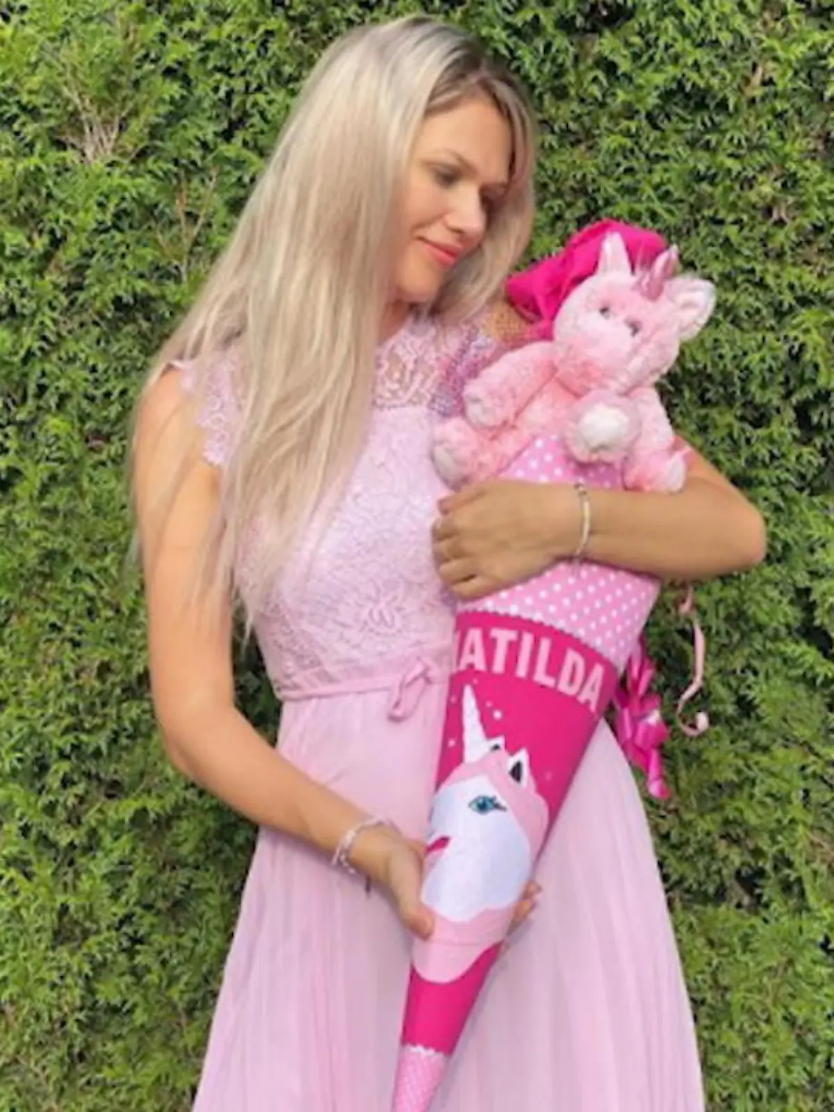 Sara Kulka mit ihrer Schultüte