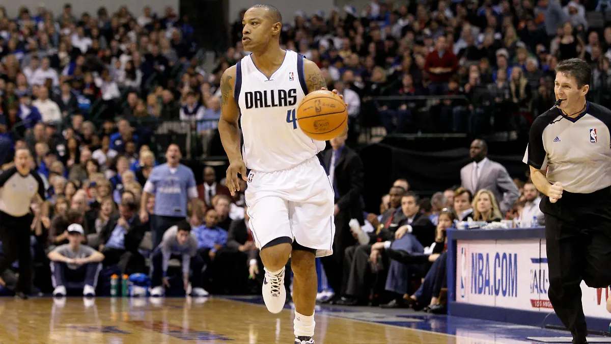 Dallas Mavericks' Caron Butler (4) during an NBA basketball game against the Phoenix Suns Friday, Dec. 17, 2010, in Dallas. (AP Photo/Tony Gutierrez)