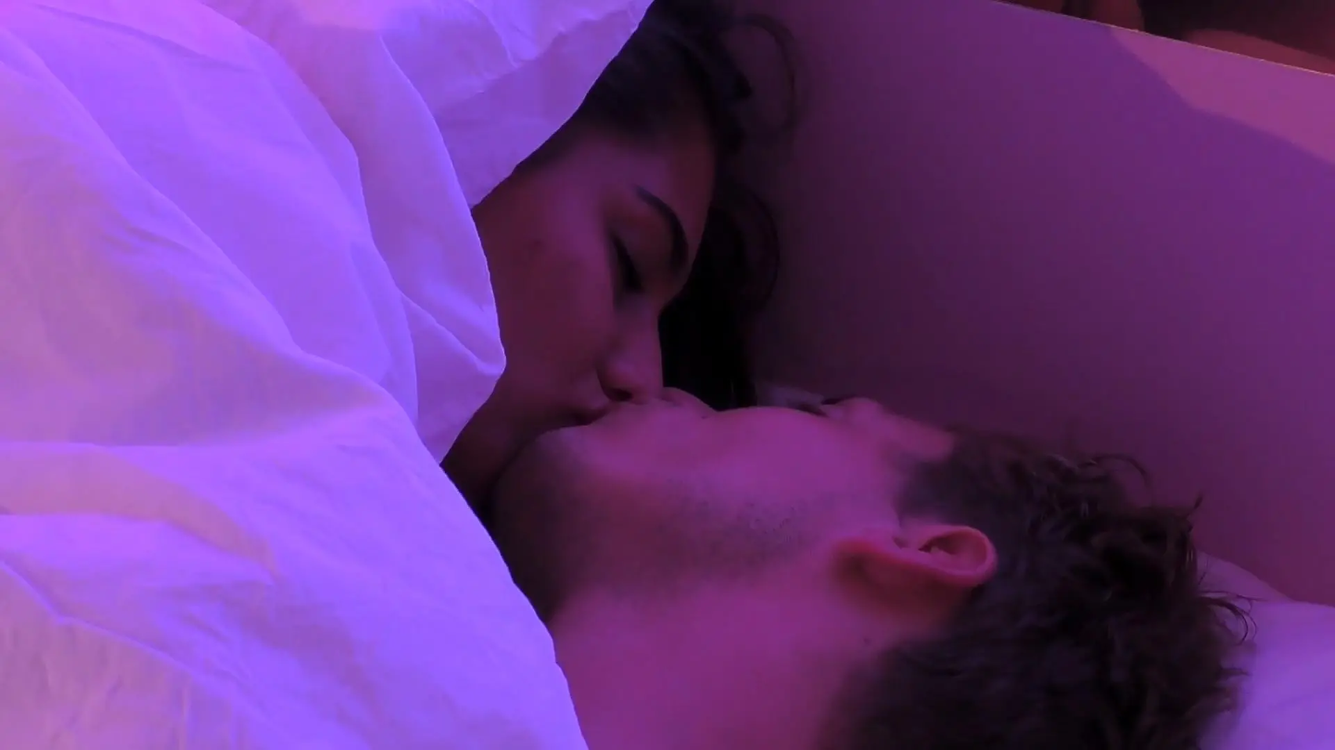 Henrik greift zum Kondom! Der erste Sex bei "Love Island"?