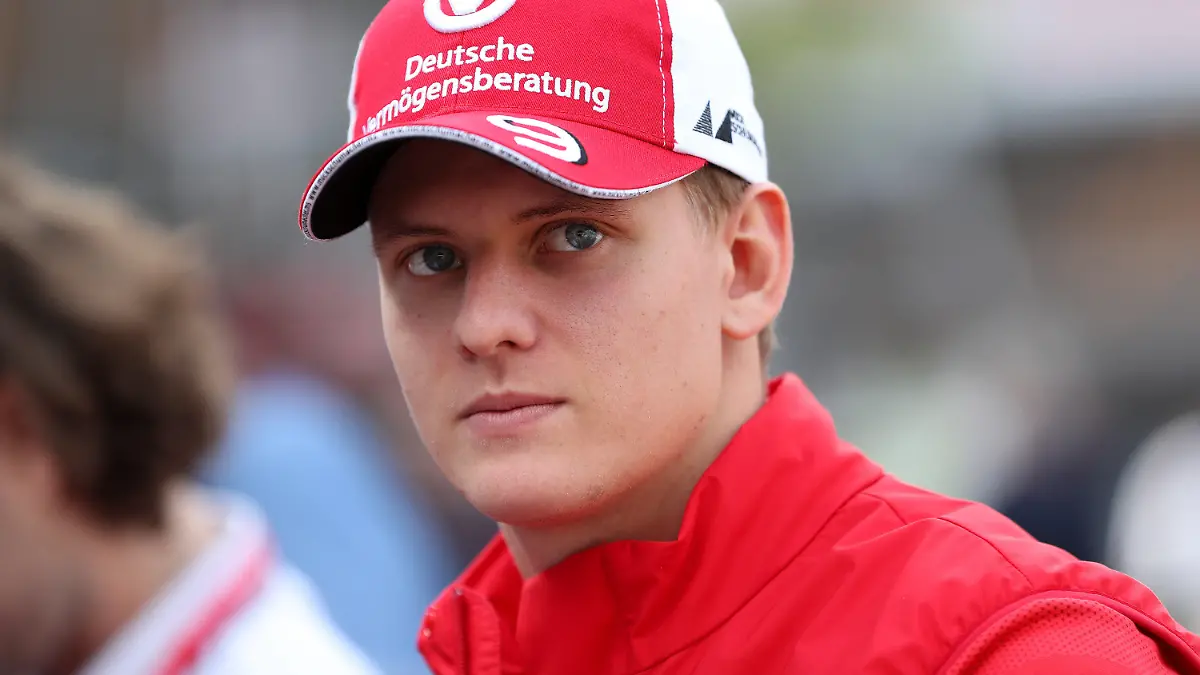 ARCHIV - 22.05.2019, Frankreich, Monaco: Motorsport: Formel-1-Weltmeisterschaft, Grand Prix von Monaco, Vorbereitungen: Mick Schumacher, Formel-2-Pilot und Mitglied der Ferrari Driver Academy, ist an der Strecke zu sehen. Gespräche über seinen Zukunft stehen bald an.(zu dpa «Mick Schumacher: Nicht in Position, «dass ich etwas behaupten sollte»») Foto: David Davies/PA Wire/dpa +++ dpa-Bildfunk +++