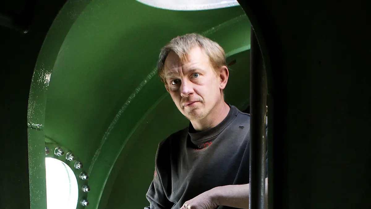 ARCHIV - 30.04.2008, Dänemark, Kopenhagen: Der Däne Peter Madsen steht am 30.04.2008 in Kopenhagen (Dänemark) in seinem U-Boot «Nautilus». Der Fall ist so spektakulär wie rätselhaft: In einem selbstgebauten U-Boot fahren Journalistin Kim Wall und Erfinder Peter Madsen hinaus. Wenig später ist sie tot. Der Prozess soll ab 08.03.2018 Antworten liefern. (zu dpa "Die letzte Reise der «Nautilus» - U-Boot-Mordfall vor Gericht" vom 02.03.2018) Foto: Hougaard Niels/Ritzau Foto/AP/dpa +++ dpa-Bildfunk +++