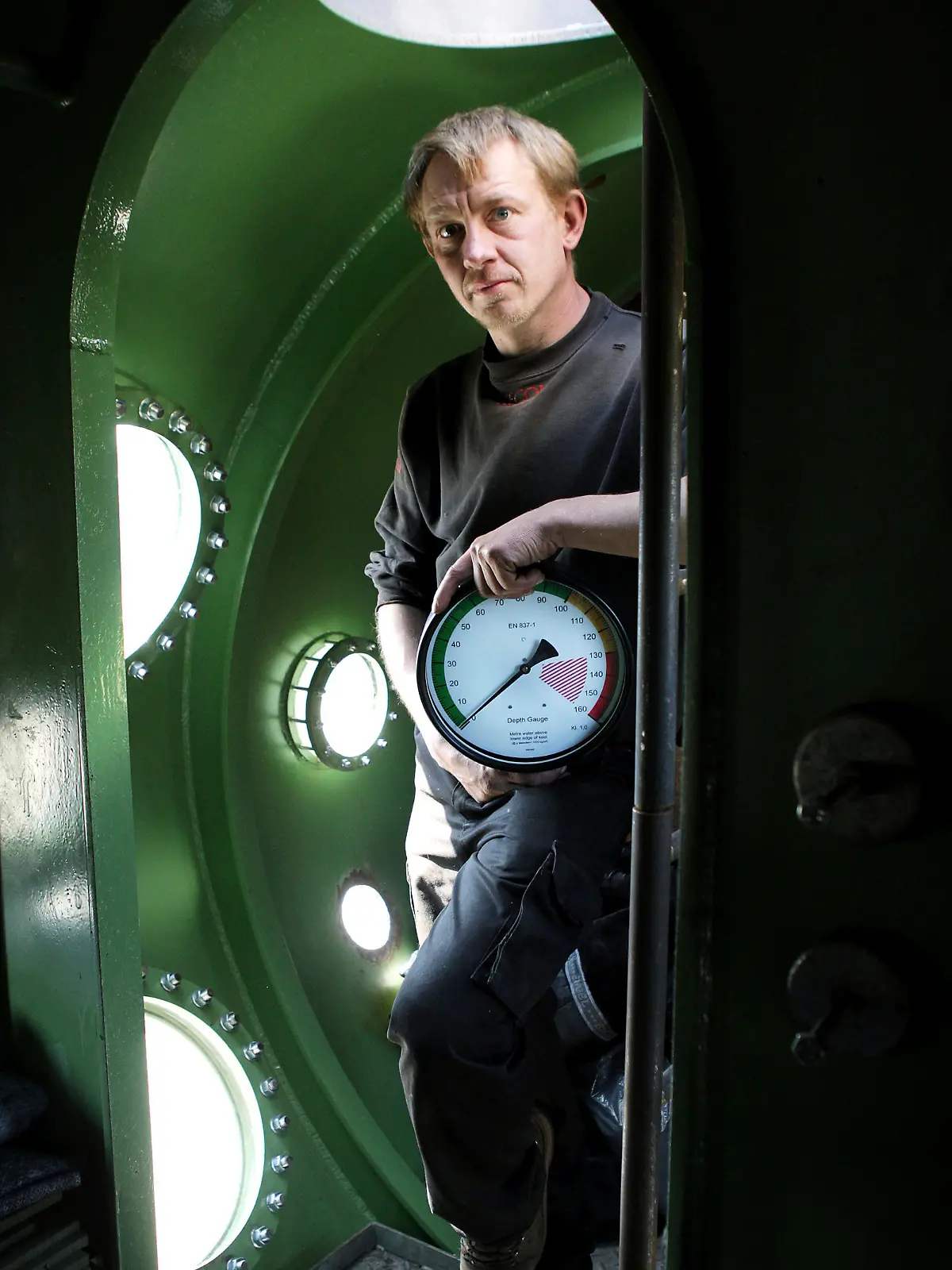 ARCHIV - 30.04.2008, Dänemark, Kopenhagen: Der Däne Peter Madsen steht am 30.04.2008 in Kopenhagen (Dänemark) in seinem U-Boot «Nautilus». Der Fall ist so spektakulär wie rätselhaft: In einem selbstgebauten U-Boot fahren Journalistin Kim Wall und Erfinder Peter Madsen hinaus. Wenig später ist sie tot. Der Prozess soll ab 08.03.2018 Antworten liefern. (zu dpa "Die letzte Reise der «Nautilus» - U-Boot-Mordfall vor Gericht" vom 02.03.2018) Foto: Hougaard Niels/Ritzau Foto/AP/dpa +++ dpa-Bildfunk +++