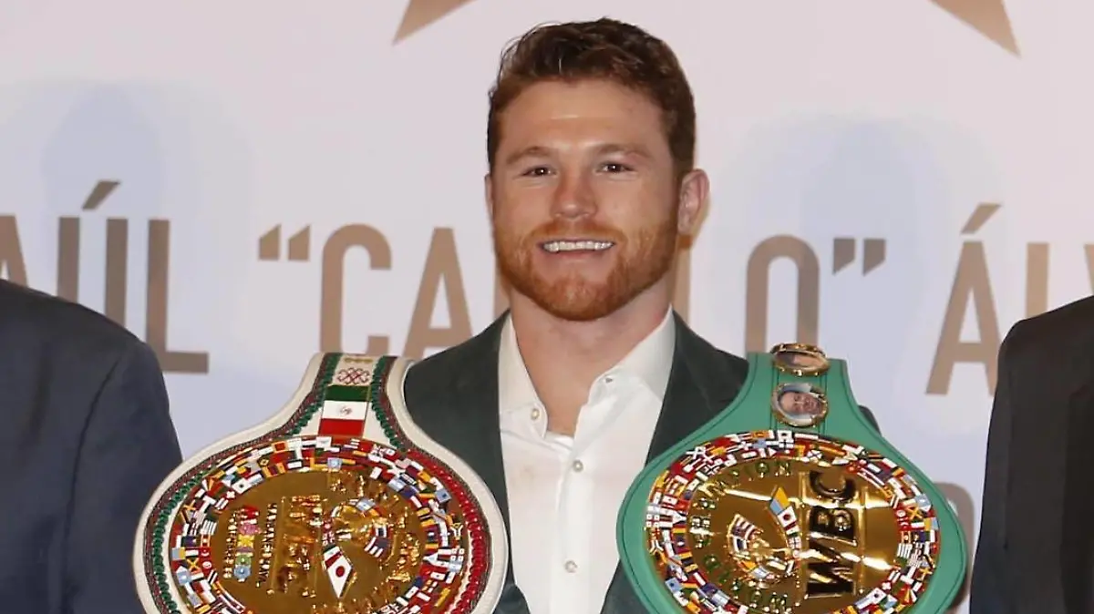 Sport Bilder des Tages Boxen, Weltmeister Saul Alvarez bekommt seine Gürtel October 15, 2018 - EUM20181015DEP07.JPG.CIUDAD DE MEXICO. BoxingBoxeo-Canelo.- 15 de octubre de 2018. Aspectos de la entrega de los cinturones que acreditan al boxeador Saul Canelo Ãülvarez (centro) como Campeon Mundial de Peso Medio del Consejo Mundial de Boxeo. Lo acompanan el empresario Carlos Slim (a su der.) y Mauricio Sulaiman, presidente de este consejo (5to. de izq. a der.). Foto: Agencia EL UNIVERSALAgustin SalinasEELG Latin News: October 15, 2018 *** October 15 2018 EUM20181015DEP07 JPG CITY OF MEXICO BoxingBoxeo Canelo October 15, 2018 Aspects of the delivery of the belts that accredit the boxer Saul Canelo Alvarez center as WBC World Middleweight Champion Accompanied by businessman Carlos Slim his der and Mauricio Sulaiman president of this council 5th from left to right Photo Agency EL UNIVERSALAgustin SalinasEELG Latin News October 15 2018 PUBLICATIONxINxGERxSUIxAUTxONLY - ZUMAu78_ 20181015_zaf_u78_023 Copyright: xElxUniversalx