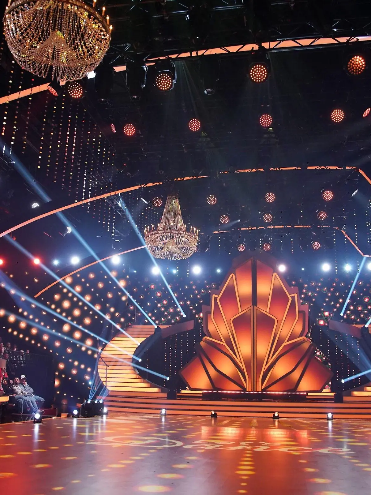 Die Jury im "Let´s Dance"-Studio.

Die Verwendung des sendungsbezogenen Materials ist nur mit dem Hinweis und Verlinkung auf RTL+ gestattet.