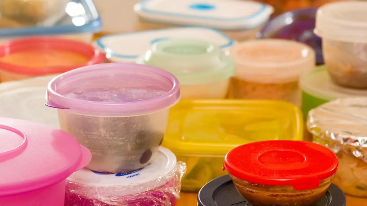 Tupperware mit gelblichen Verfärbungen