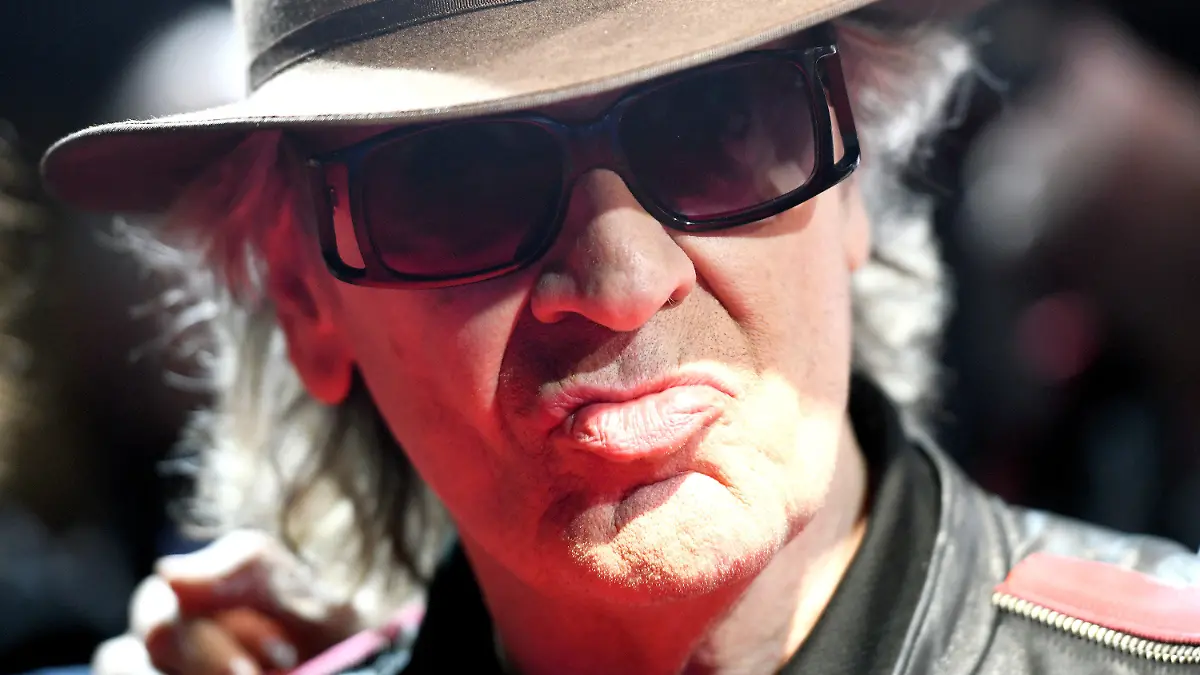 ARCHIV - 09.01.2020, Nordrhein-Westfalen, Essen: Udo Lindenberg, Musiker, kommt zur NRW-Premiere des Films "Lindenberg! Mach Dein Ding·. (zu dpa "Udo Lindenbergs Porsche aus Tiefgarage des Hotel Atlantic geklaut") Foto: Caroline Seidel/dpa +++ dpa-Bildfunk +++