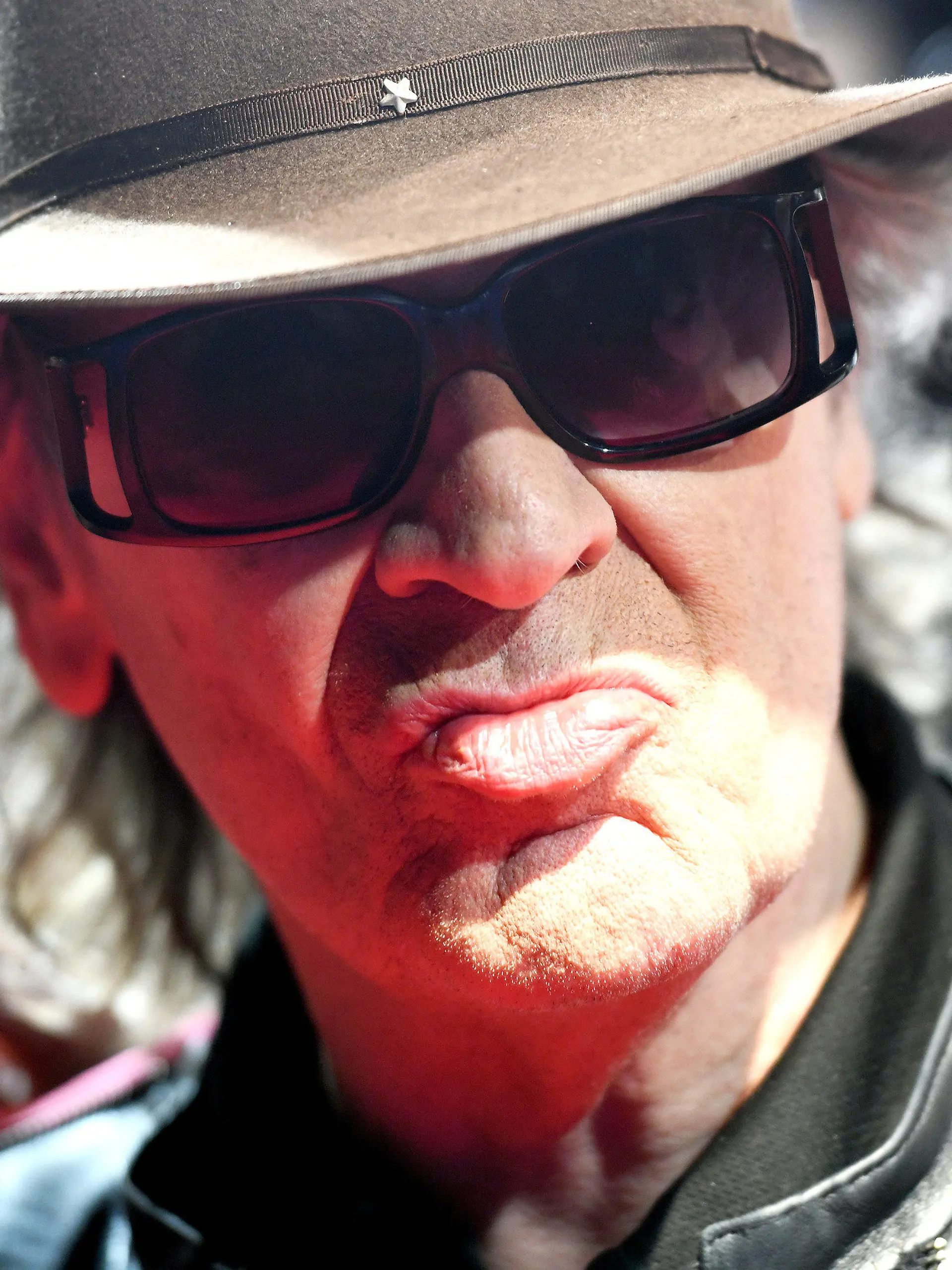 ARCHIV - 09.01.2020, Nordrhein-Westfalen, Essen: Udo Lindenberg, Musiker, kommt zur NRW-Premiere des Films "Lindenberg! Mach Dein Ding·. (zu dpa  "Udo Lindenbergs Porsche aus Tiefgarage des Hotel Atlantic geklaut") Foto: Caroline Seidel/dpa +++ dpa-Bildfunk +++