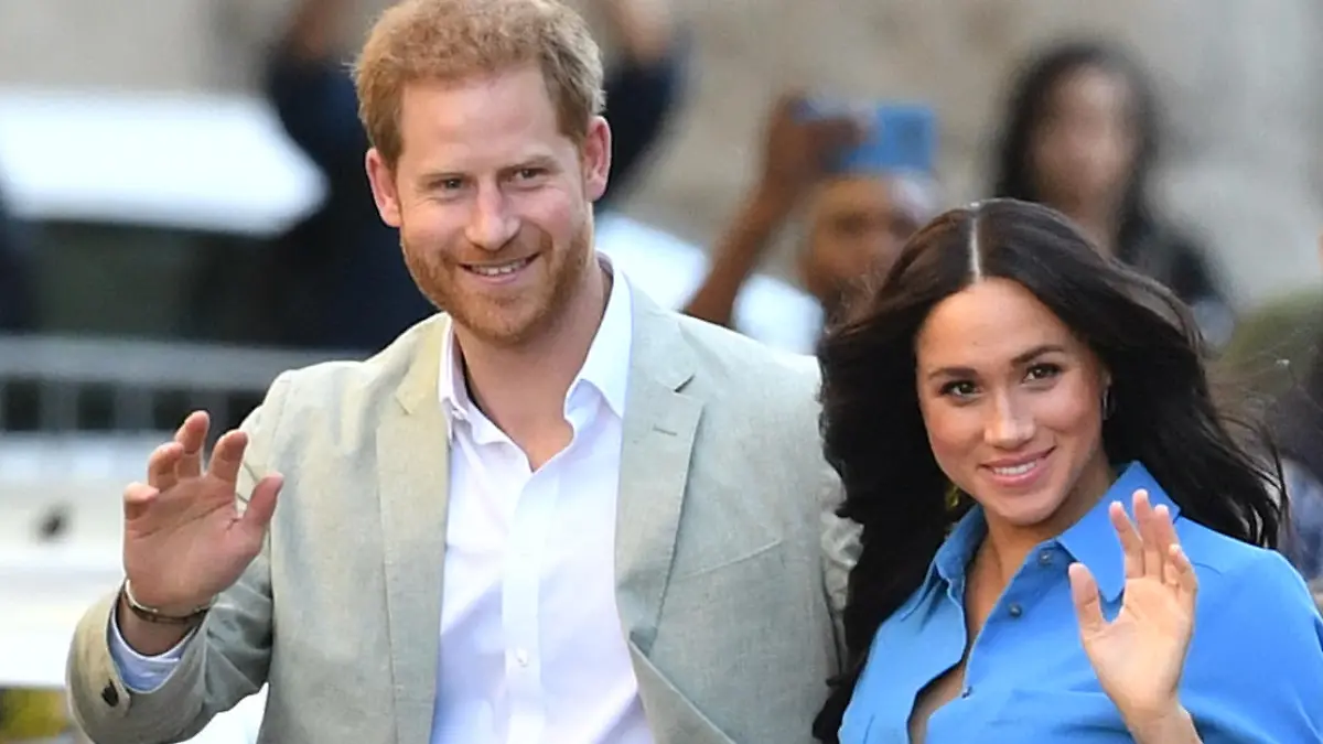 ARCHIV - 23.09.2019, Südafrika, Kapstadt: Meghan, Herzogin von Sussex, und Harry, Herzog von Sussex, besuchen das District Six Museum. Am 15.09.2020 wird Prinz Harry 36 Jahre alt. (zu dpa-Porträt "California Dreamin' nach dem «Megxit» - Prinz Harry wird 36") Foto: Dominic Lipinski/PA Wire/dpa +++ dpa-Bildfunk +++