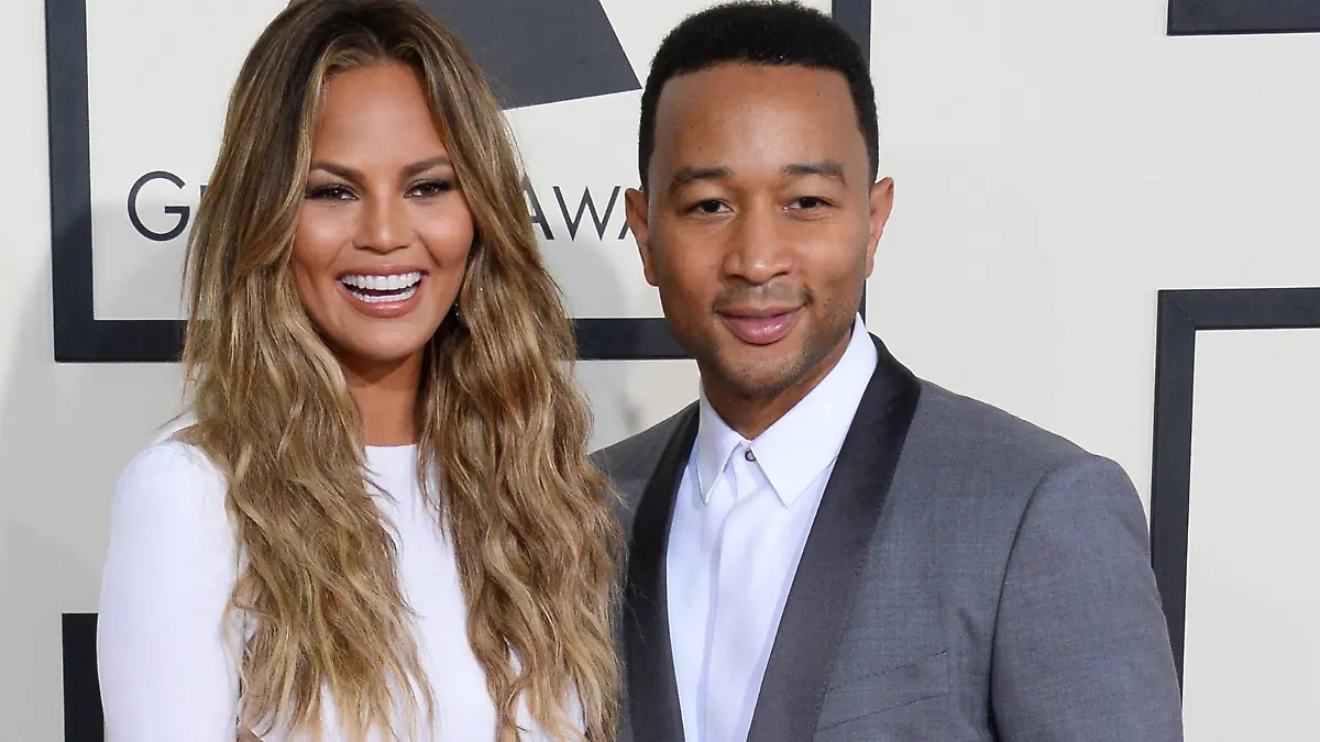  Model Chrissy Teigen L and recording artist John Legend arrive for the 57th Grammy Awards at Staples Center in Los Angeles on February 8, 2015. PUBLICATIONxINxGERxSUIxAUTxHUNxONLY LAP20150208343 JIMxRUYMEN