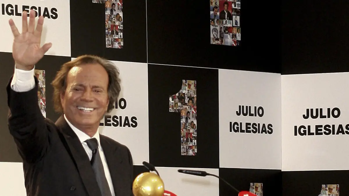 "Dummer Sturz": Julio Iglesias meldet sich nach Unfall zurück