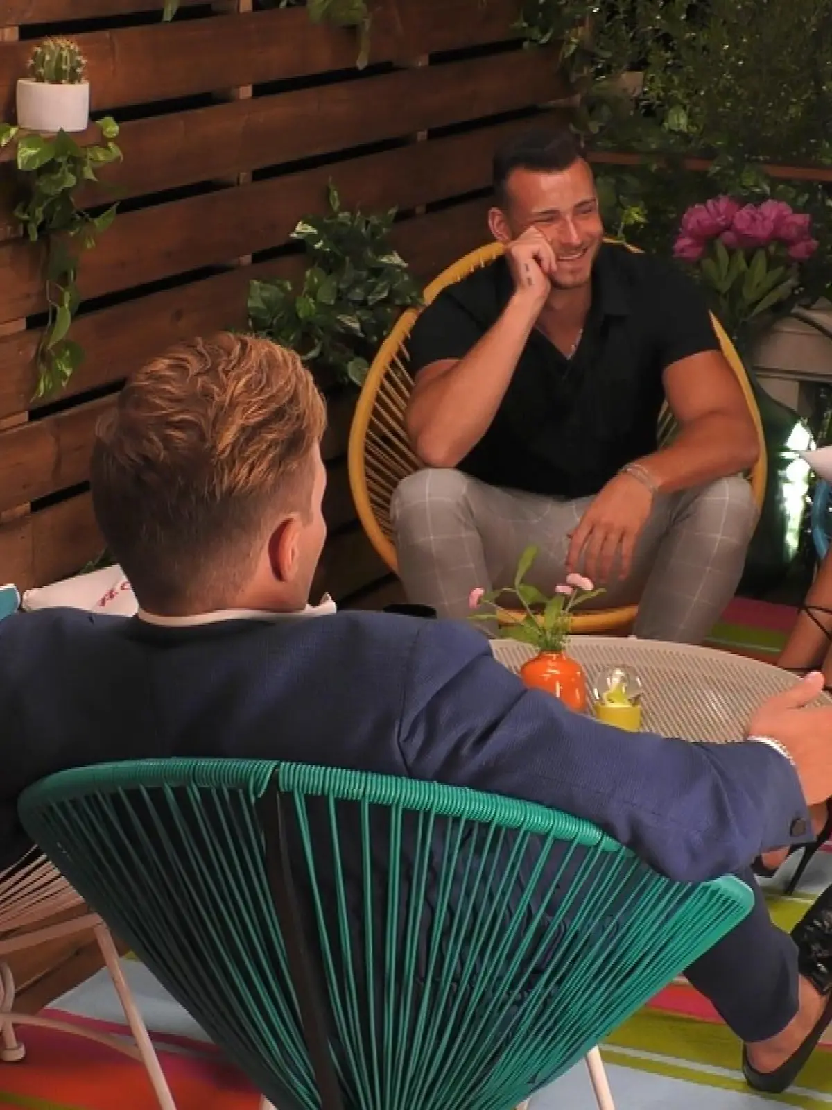Granate Nathalia mit Henrik (li.), Max und Luca beim Date.