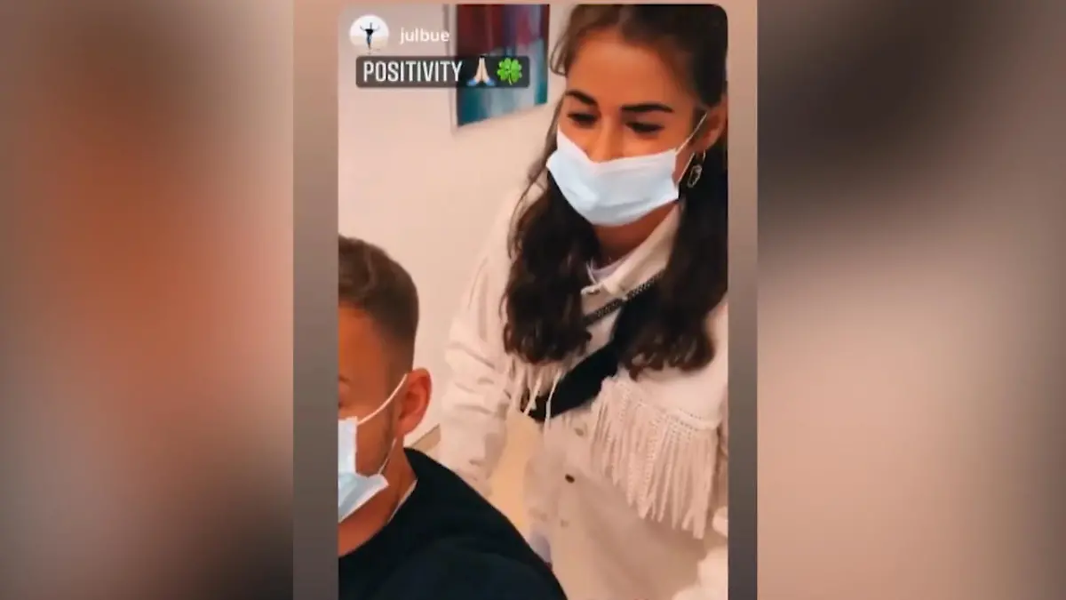Sarah Lombardi verarztet ihren Freund Julian Mit Julian Büscher durch's Krankenhaus