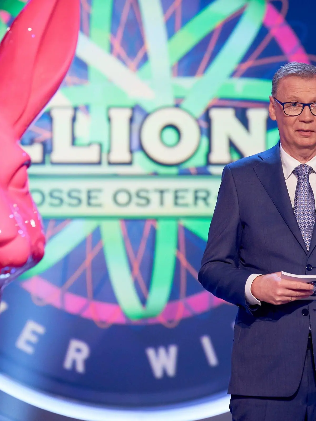 Moderator Günther Jauch

Die Verwendung des sendungsbezogenen Materials ist nur mit dem Hinweis und Verlinkung auf RTL+ gestattet.