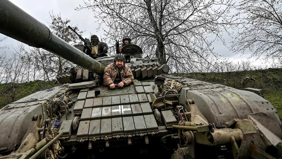 March 29, 2023, Ukraine: Servicemen practise actions necessary during the offensive of mechanised tank units in order to maintain professional skills at one of the training grounds, Ukraine. (Credit Image: © Dmytro Smolienko/Ukrinform via ZUMA Press Wire) / action press