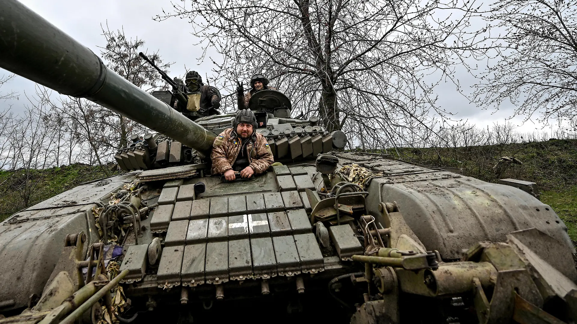 March 29, 2023, Ukraine: Servicemen practise actions necessary during the offensive of mechanised tank units in order to maintain professional skills at one of the training grounds, Ukraine. (Credit Image: © Dmytro Smolienko/Ukrinform via ZUMA Press Wire) / action press