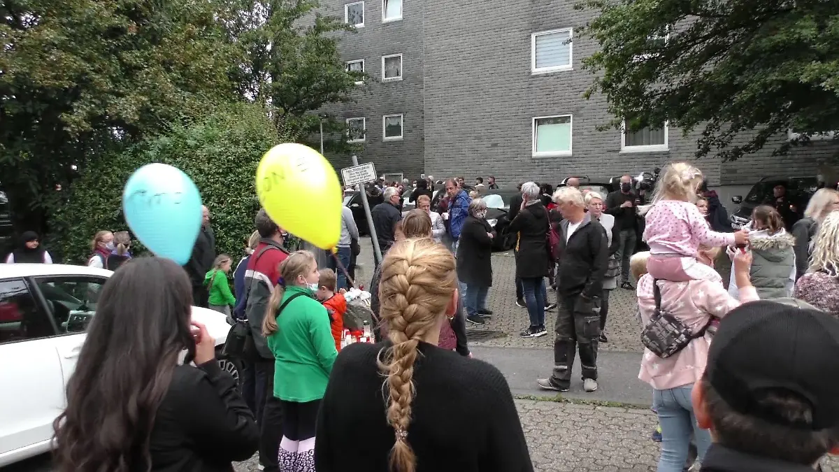 Solingen: Hunderte nehmen Abschied von ermordeten Kindern