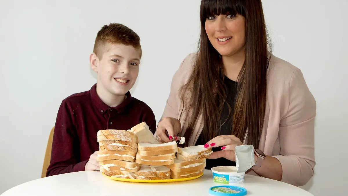 Zachary (10) konnte immer nur Schmelz-Käse-Sandwiches essen: Nach Hypnose ist er endlich geheilt!