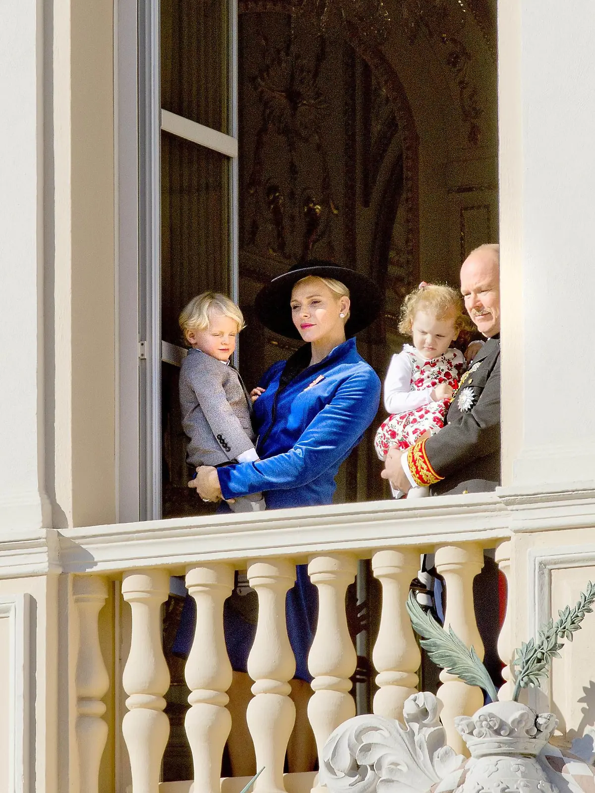 19-11-2017 Monaco Princess Charlene of Monaco with Prince Jacques of Monaco and Prince Albert II of Monaco with Princess Gabriella of during the Monaco National Day Celebrations in Monaco. PUBLICATIONxINxGERxSUIxAUTxONLY Copyright: xPPE/NIEBOERx  