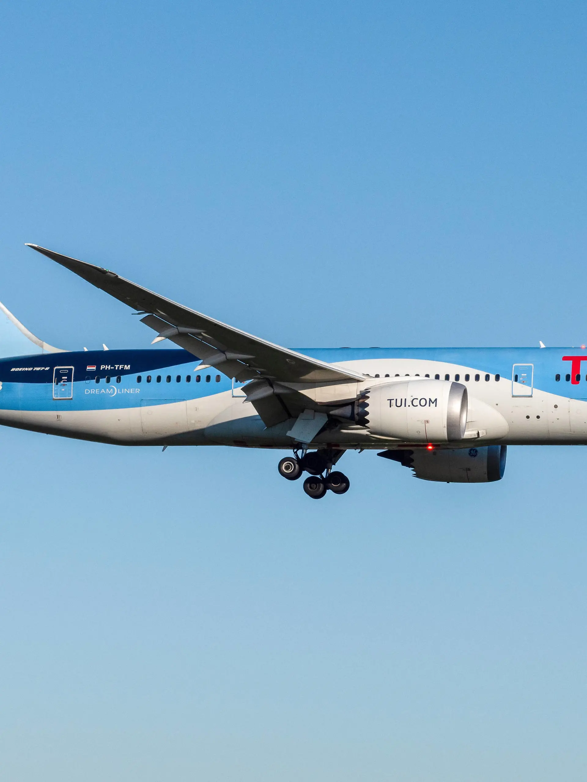  TUI mit Boeing 787-8 Dreamliner im Anflug auf Amsterdam Schiphol. *** TUI with Boeing 787 8 Dreamliner on approach to Amsterdam Schiphol
