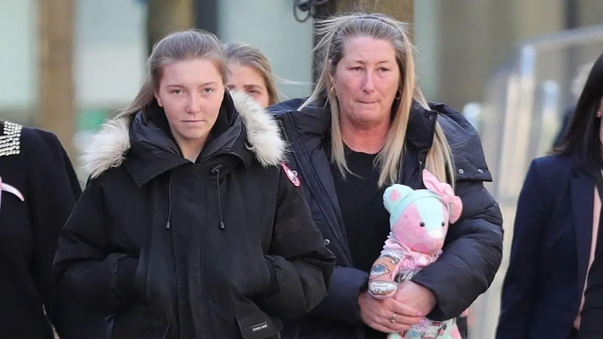 BGUK_2607154 - Manchester, UNITED KINGDOM - Olivia-Pratt Korbel's Family arrives at Manchester Crown Court to see Thomas Cashman sentenced for Murder.
Cashman had been found guilty of murdering nine-year-old Olivia Pratt-Korbel, who was fatally shot in her home in Liverpool.
Pictured: Cheryl Korbel - Olivia-Pratt Korbel's Mother
BACKGRID UK 3 APRIL 2023 
BYLINE MUST READ: Stephen Crawshaw / BACKGRID


