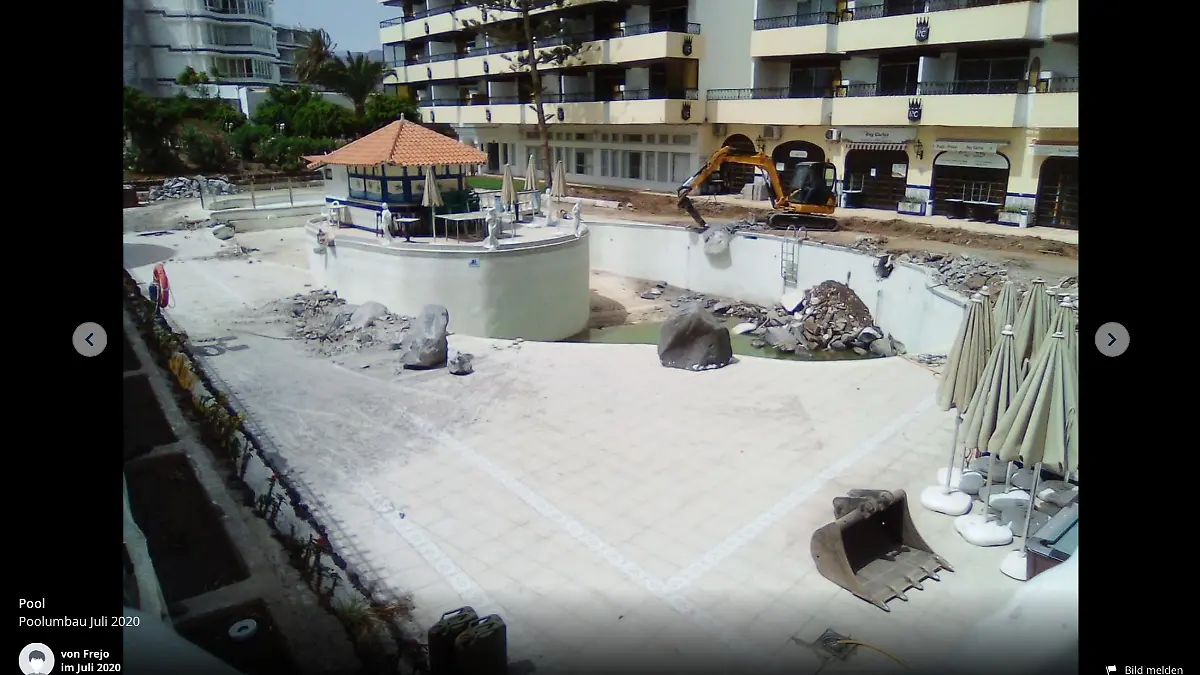 Der abgebaggerte Pool vom Hotel Rey Carlos. Um den Beckenrand häuft sich der Bausschutt