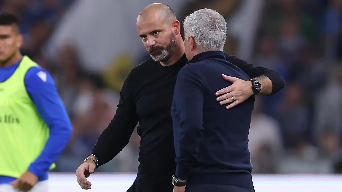 October 17, 2022, Genoa, United Kingdom: Genoa, Italy, 17th October 2022. Dejan Stankovic Head coach of UC Sampdoria embraces Jose Mourinho Head coach of AS Roma following the final whistle of the Serie A match at Luigi Ferraris, Genoa. Photo via Newscom picture alliance