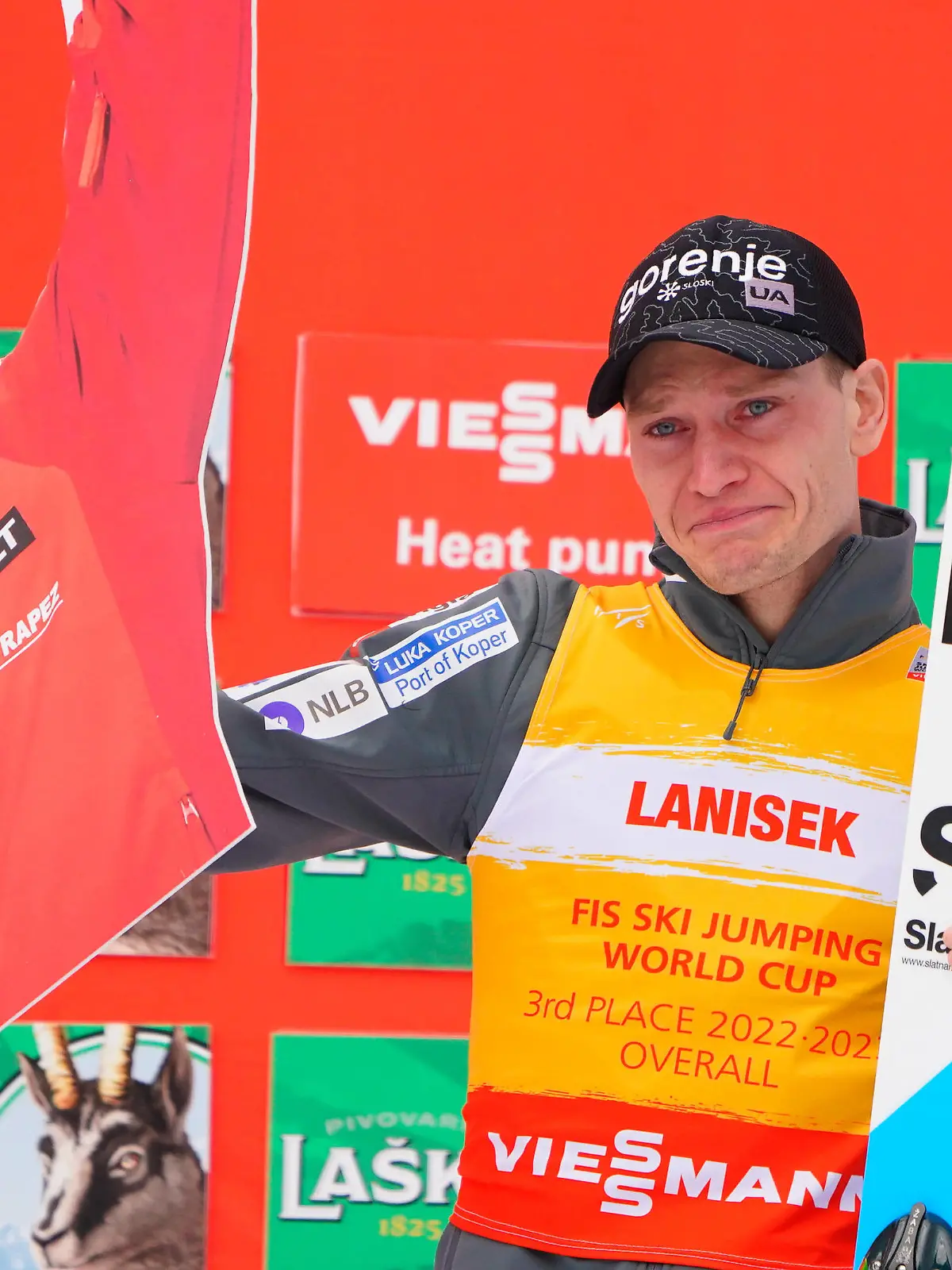 PLANICA-KRANJSKA GORA 02/04/2023 PUCHAR SWIATA W LOTACH NARCIARSKICH VIESSMANN FIS Ski jumping, Skispringen, Ski, nordisch WORLD CUP N/z. ANZE LANISEK I KARTON DAWID KUBACKI FOTO : TOMASZ MARKOWSKI / NEWSPIX --- Newspix.pl PUBLICATIONxNOTxINxPOL 20230401TOM100