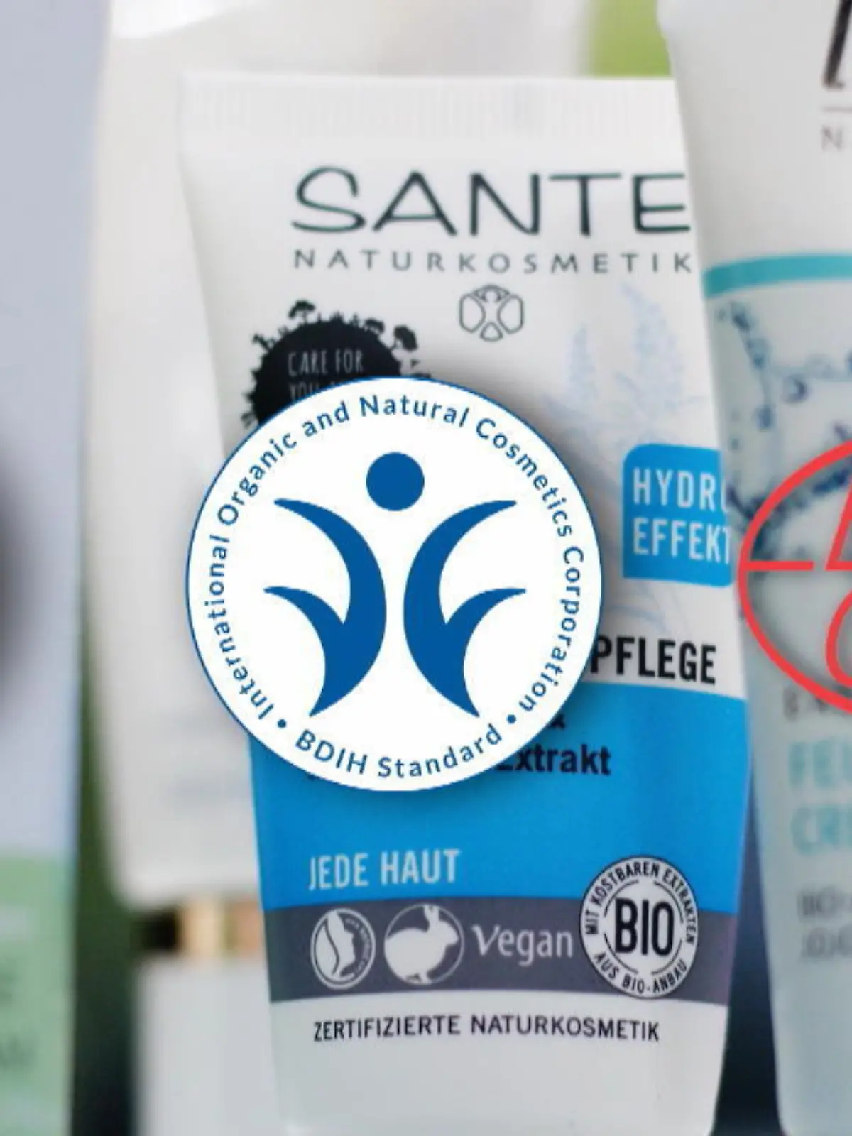Die Stiftung Warentest 14 Naturkosmetikcremes für normale Haut unter die Lupe genommen. Welche Cremes die Haut auf natürliche Weise pflegen und woran Sie erkennen wie viel ‘Bio’ wirklich in Ihrer Hautpflege steckt, das erfahren Sie im Video.