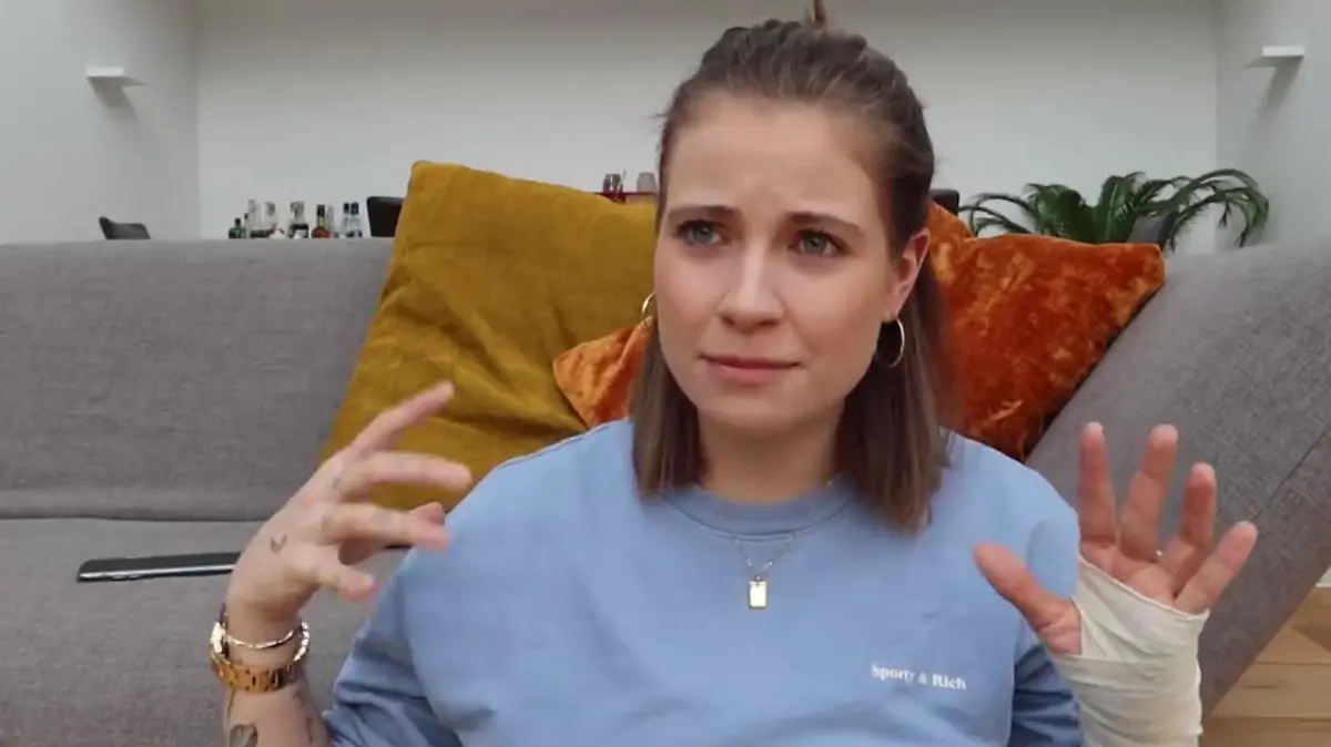 Melina Sophie musste wegen ihres Tattoos und einer gefährlichen Sepsis ins Krankenhaus.